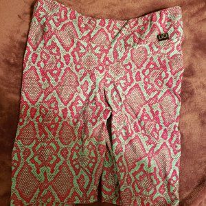 Lici fit scrunch shorts